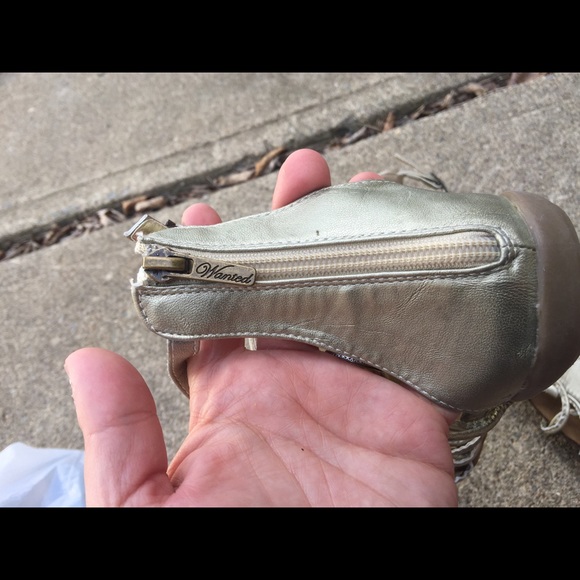 Women's Wanted Light Gold Gladiator Sandals 9M NEW - Picture 4 of 6